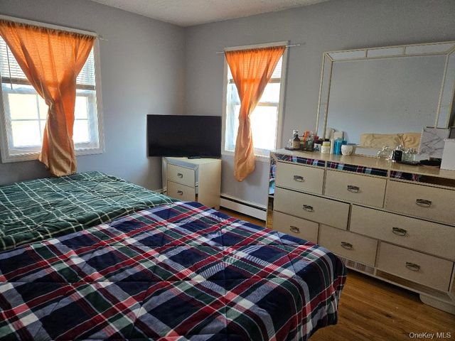 1005 Broadway, Westbury, NY 11590