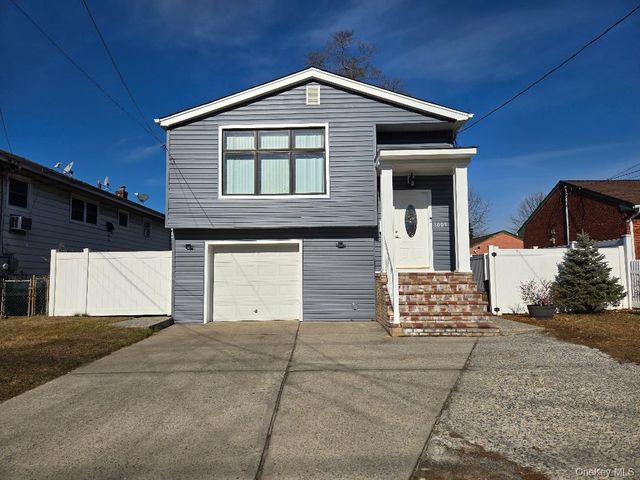 1005 Broadway, Westbury, NY 11590