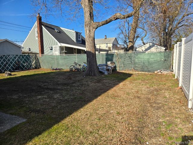 1005 Broadway, Westbury, NY 11590