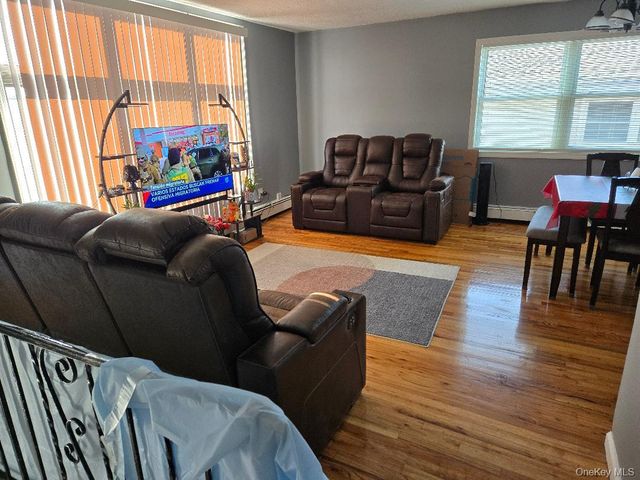 1005 Broadway, Westbury, NY 11590