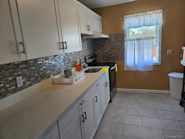 1005 Broadway, Westbury, NY 11590