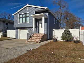 1005 Broadway, Westbury, NY 11590
