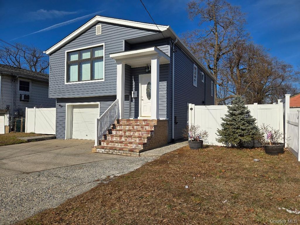 1005 Broadway, Westbury, NY 11590