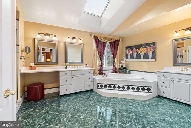 63 WOODSIDE LN, New Hope, PA 18938