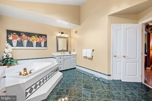 63 WOODSIDE LN, New Hope, PA 18938