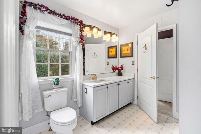 63 WOODSIDE LN, New Hope, PA 18938