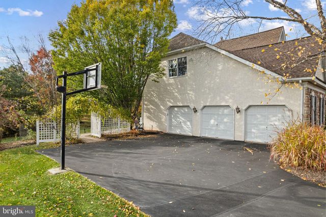 63 WOODSIDE LN, New Hope, PA 18938