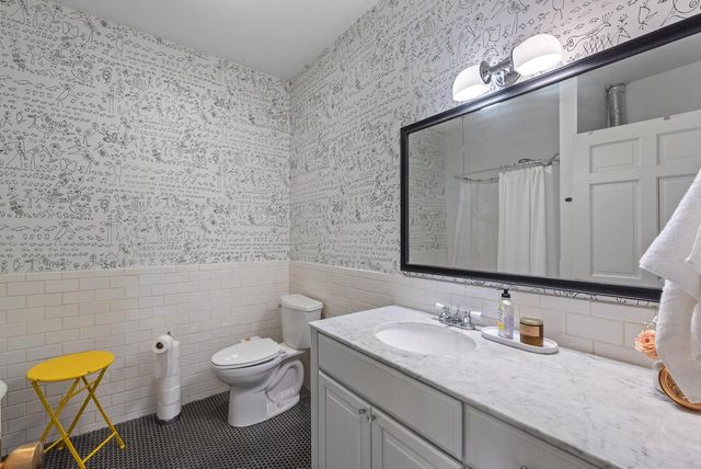 101 W Vine STREET, Milwaukee, WI 53212