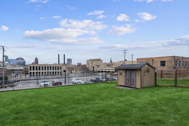 101 W Vine STREET, Milwaukee, WI 53212