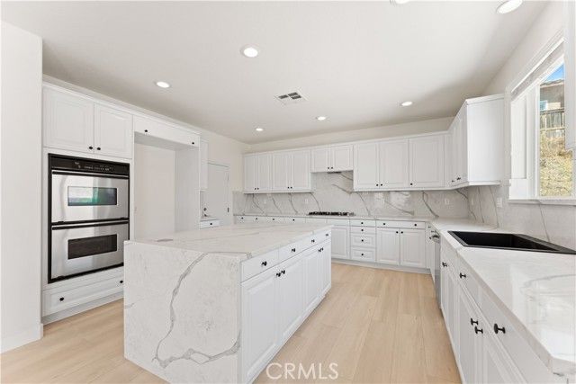 16395 Ridge Field, Riverside, CA 92503