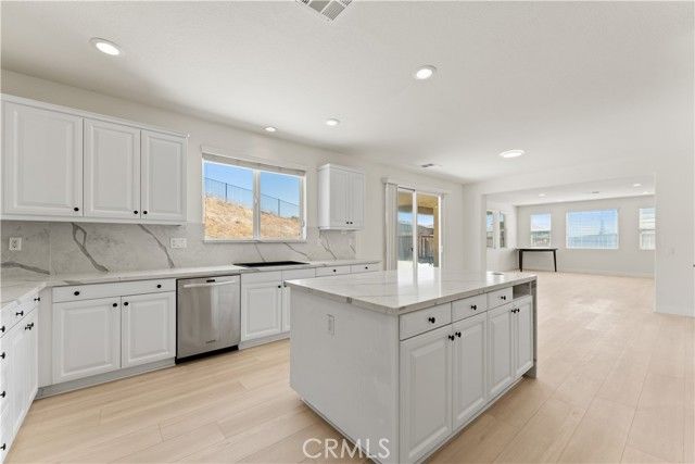 16395 Ridge Field, Riverside, CA 92503