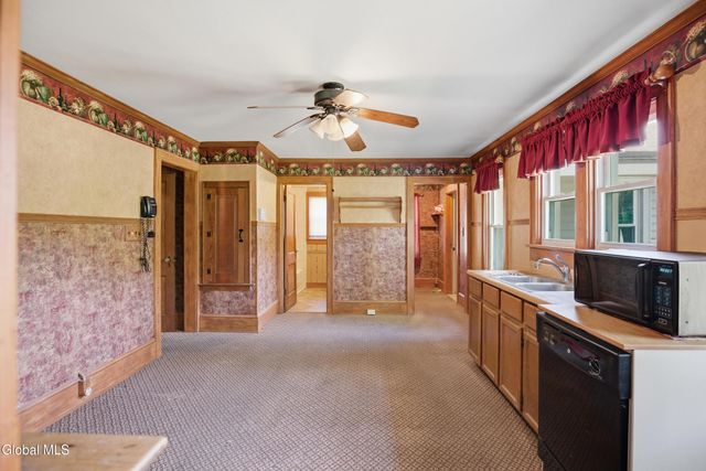 4 Tyler Way, Sand Lake, NY 12196