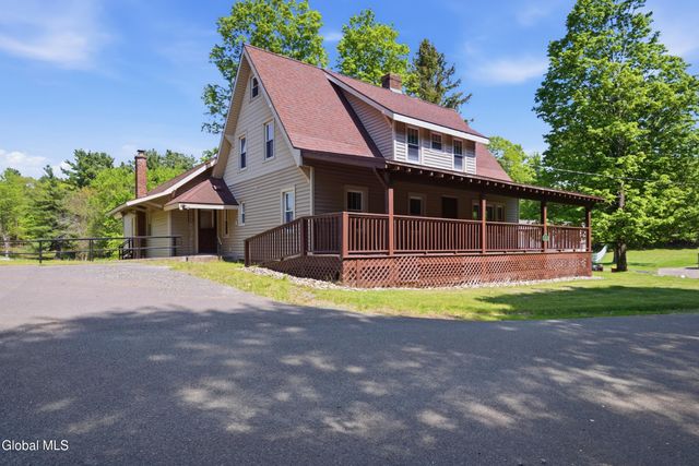4 Tyler Way, Sand Lake, NY 12196