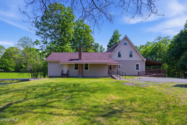 4 Tyler Way, Sand Lake, NY 12196