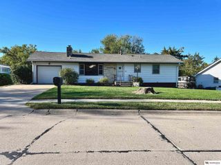 405 Dennis Drive, Bellevue, NE 68005