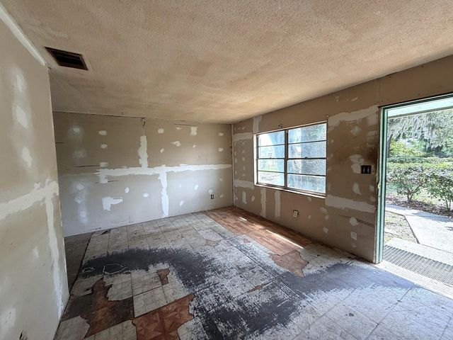 14741 12TH STREET, Dade City, FL 33523