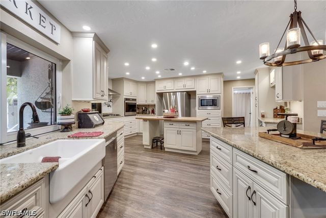 6101 Lancewood WAY, Naples, FL 34116
