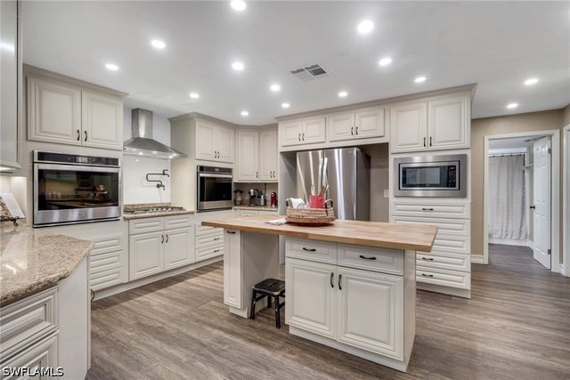 6101 Lancewood WAY, Naples, FL 34116