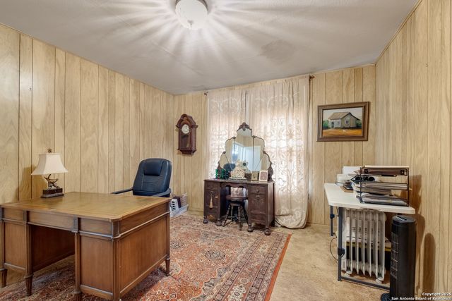 461 Highway 173 S, Devine, TX 78016