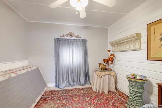 461 Highway 173 S, Devine, TX 78016