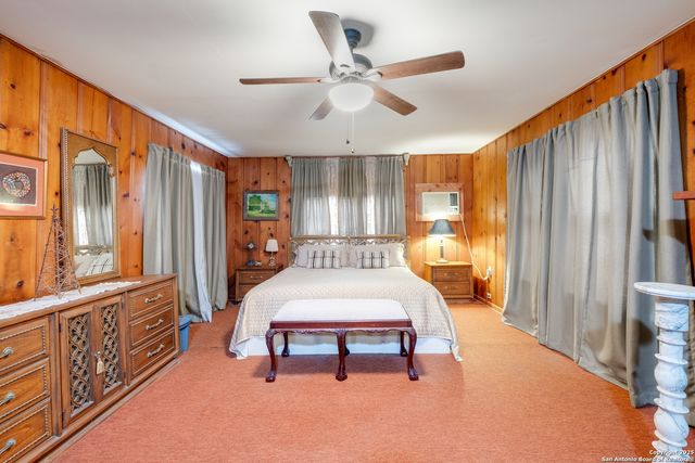 461 Highway 173 S, Devine, TX 78016