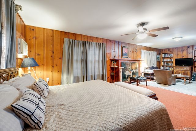 461 Highway 173 S, Devine, TX 78016