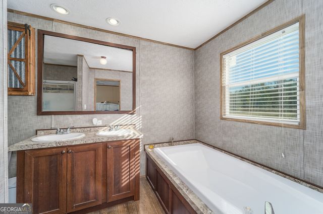 877 Leland Smith Road, Homerville, GA 31634