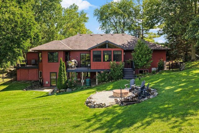 1828 Lake View Terrace, Stoughton, WI 53589