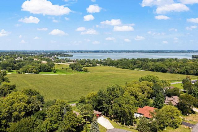 1828 Lake View Terrace, Stoughton, WI 53589