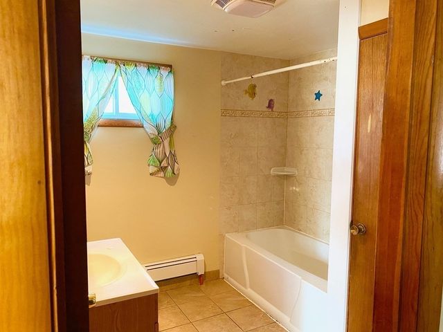 16 Oakdale St, Brockton, MA 02301