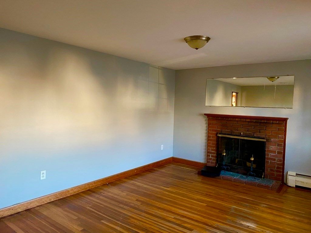 16 Oakdale St, Brockton, MA 02301