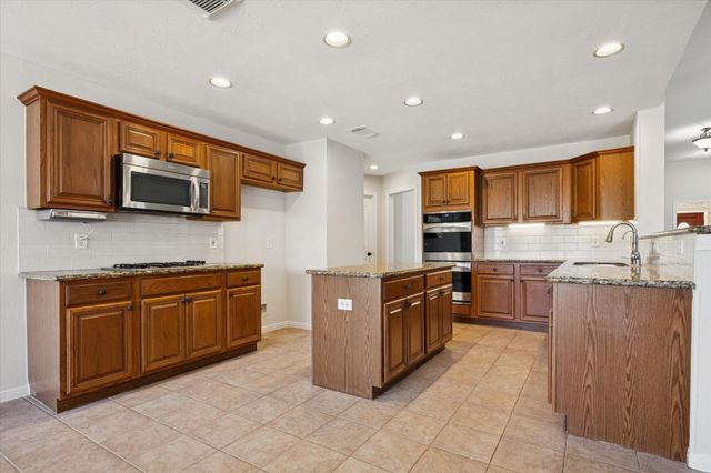 501 Pine Bluff Drive, Friendswood, TX 77546