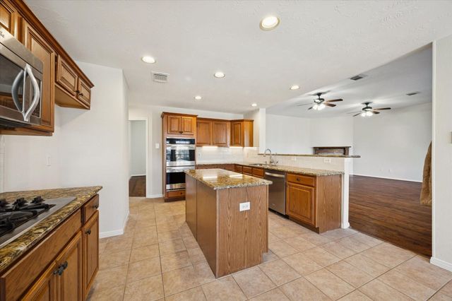 501 Pine Bluff Drive, Friendswood, TX 77546
