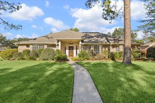 501 Pine Bluff Drive, Friendswood, TX 77546