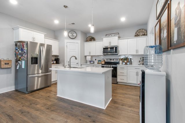 1524 Kingbird Dr, Clarksville, TN 37040