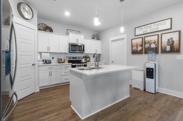 1524 Kingbird Dr, Clarksville, TN 37040