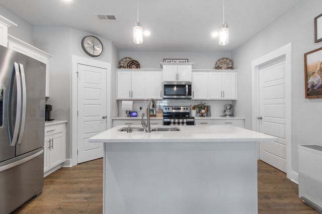 1524 Kingbird Dr, Clarksville, TN 37040