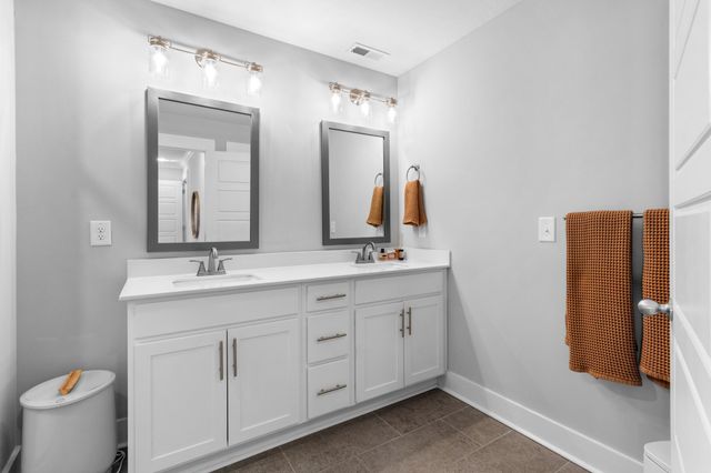 1524 Kingbird Dr, Clarksville, TN 37040