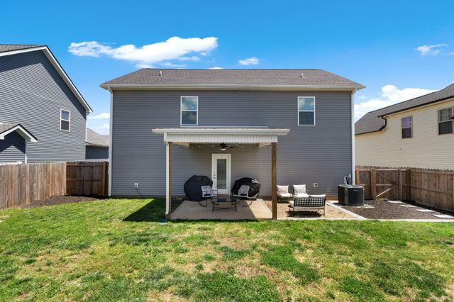 1524 Kingbird Dr, Clarksville, TN 37040