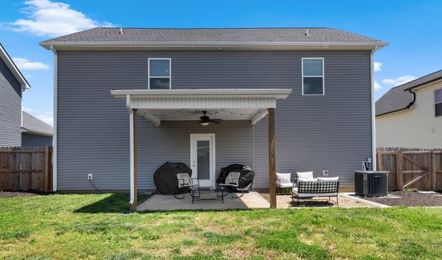 1524 Kingbird Dr, Clarksville, TN 37040