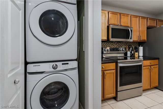 9068 Gervais CIR 210, Naples, FL 34120