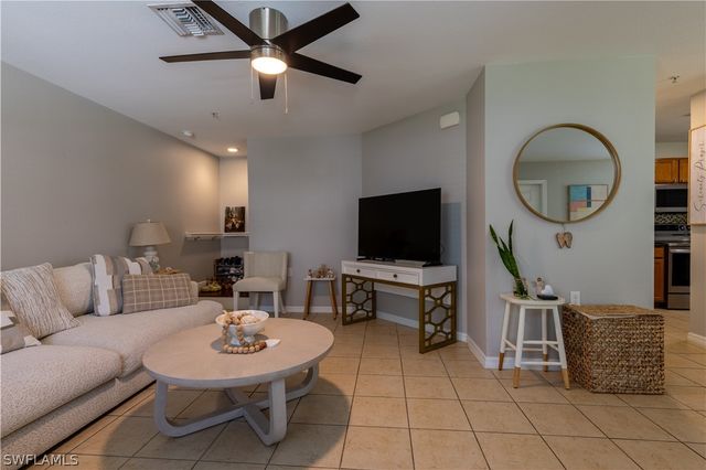 9068 Gervais CIR 210, Naples, FL 34120