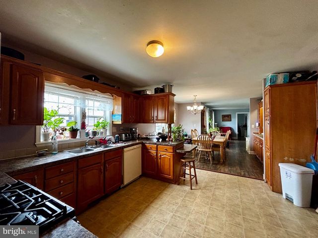 561 INMAN AVE, Cinnaminson, NJ 08077