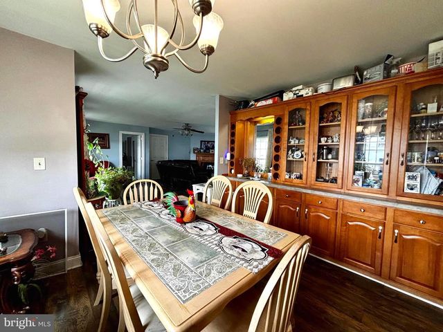 561 INMAN AVE, Cinnaminson, NJ 08077