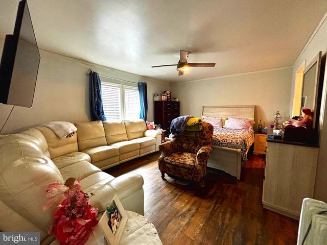 561 INMAN AVE, Cinnaminson, NJ 08077