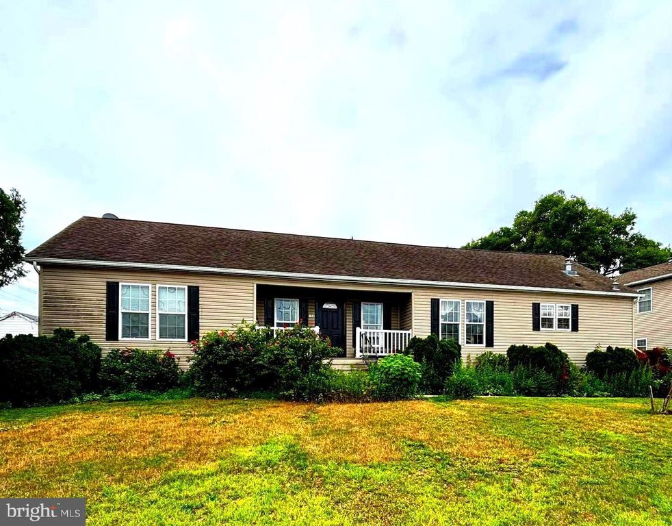 561 INMAN AVE, Cinnaminson, NJ 08077