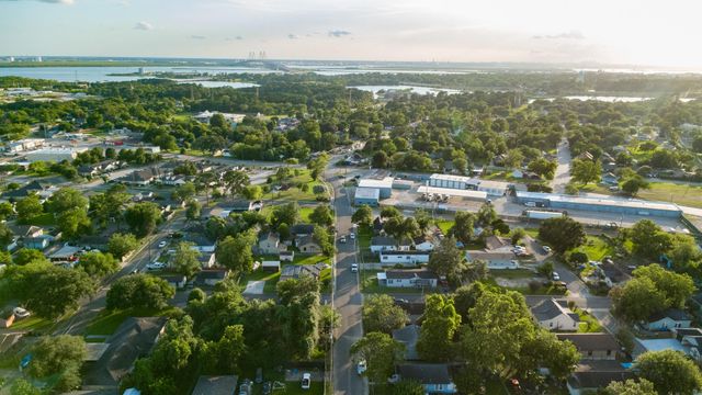613 W Nazro Street, Baytown, TX 77520