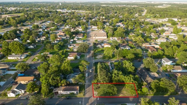 613 W Nazro Street, Baytown, TX 77520