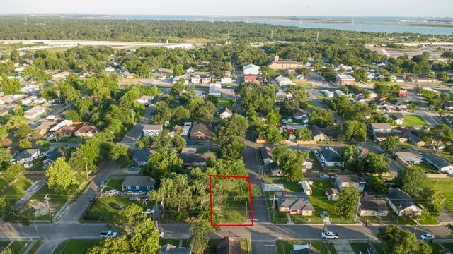 613 W Nazro Street, Baytown, TX 77520