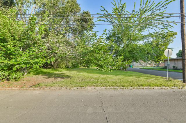 613 W Nazro Street, Baytown, TX 77520